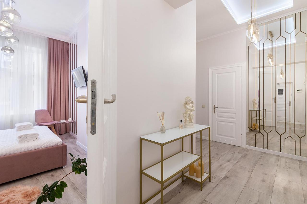 Avangard Deluxe Art Apart Львов Экстерьер фото