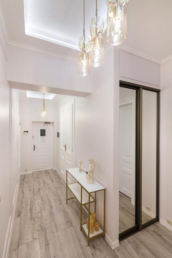 Avangard Deluxe Art Apart Львов Экстерьер фото